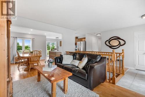 27 Songbird Crescent, Kawartha Lakes (Lindsay), ON - Indoor Photo Showing Living Room