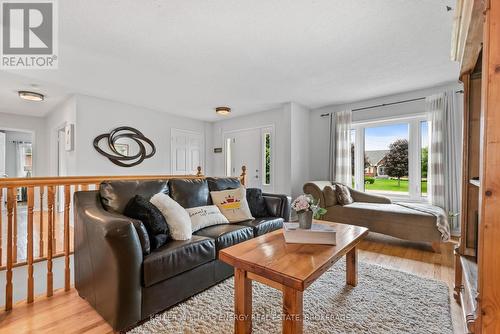 27 Songbird Crescent, Kawartha Lakes (Lindsay), ON - Indoor Photo Showing Living Room