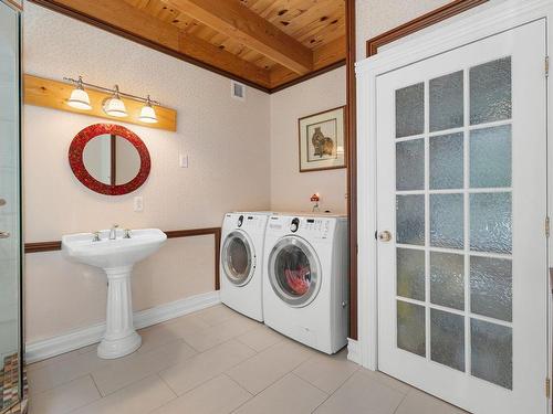 Salle de bains - 14-579 Boul. Blais E., Berthier-Sur-Mer, QC - Indoor Photo Showing Laundry Room