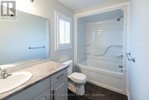 Upper - 14 Oxford Terrace, St. Thomas, ON - Indoor Photo Showing Bathroom