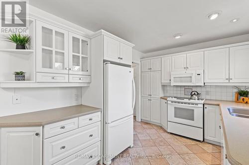 12 Broderick Avenue, Thorold, ON - Indoor Photo Showing Kitchen With Double Sink