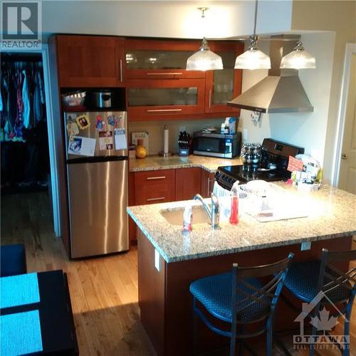 324 Currell Avenue, Ottawa, ON - Indoor Photo Showing Kitchen