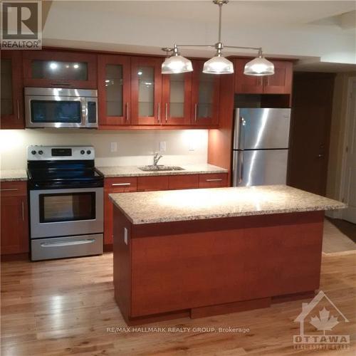 324 Currell Avenue, Ottawa, ON - Indoor Photo Showing Kitchen With Stainless Steel Kitchen