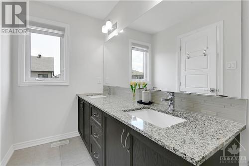 402 Cope Drive, Ottawa, ON - Indoor Photo Showing Bathroom