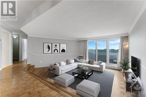 1081 Ambleside Drive Unit#1004, Ottawa, ON - Indoor Photo Showing Living Room