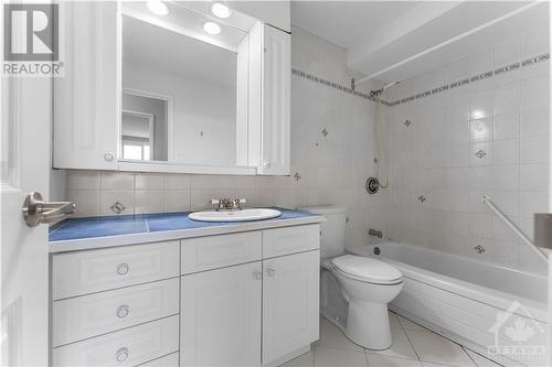 1081 Ambleside Drive Unit#1004, Ottawa, ON - Indoor Photo Showing Bathroom