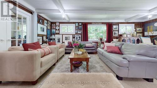 999 Lake Drive E, Georgina, ON - Indoor Photo Showing Living Room