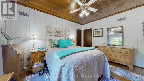 999 Lake Drive E, Georgina (Sutton & Jackson'S Point), ON - Indoor Photo Showing Bedroom