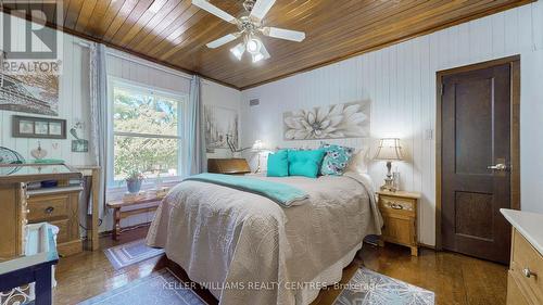 999 Lake Drive E, Georgina (Sutton & Jackson'S Point), ON - Indoor Photo Showing Bedroom