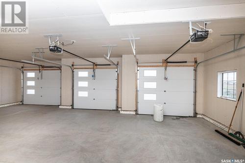 51 Meadowlark Crescent, Blucher Rm No. 343, SK - Indoor Photo Showing Garage