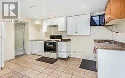 7549 Catalpa Road, Mississauga, ON - Indoor Photo Showing Kitchen