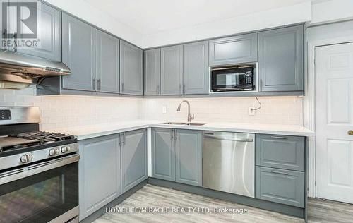 7549 Catalpa Road, Mississauga, ON - Indoor Photo Showing Kitchen With Upgraded Kitchen