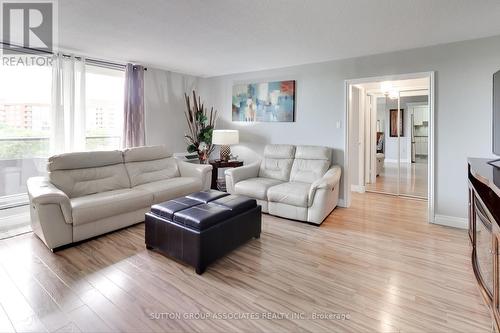 605 - 1881 Jane Street, Toronto (Maple Leaf), ON - Indoor Photo Showing Living Room