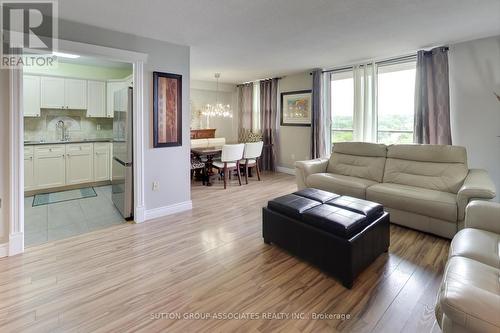 605 - 1881 Jane Street, Toronto (Maple Leaf), ON - Indoor Photo Showing Living Room