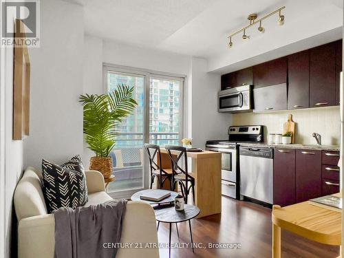 920 - 38 Joe Shuster Way, Toronto (South Parkdale), ON - Indoor Photo Showing Kitchen