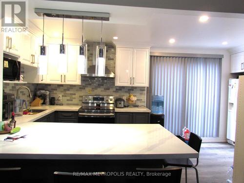 7 - 15 Inlet Mews, Toronto (York University Heights), ON - Indoor Photo Showing Kitchen