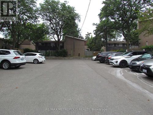 7 - 15 Inlet Mews, Toronto (York University Heights), ON - Outdoor