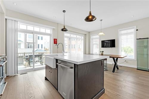 117 Hibiscus Lane, Hamilton, ON - Indoor Photo Showing Kitchen With Upgraded Kitchen