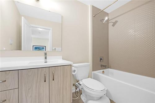 117 Hibiscus Lane, Hamilton, ON - Indoor Photo Showing Bathroom