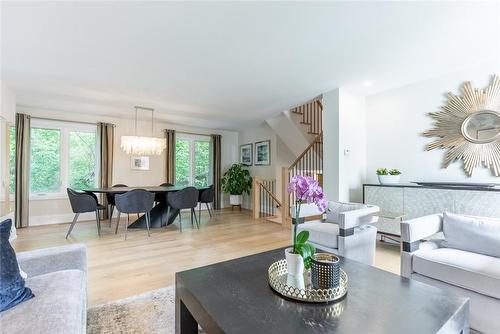 3410 Spruce Avenue, Burlington, ON - Indoor Photo Showing Living Room