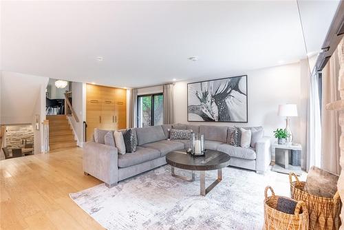 3410 Spruce Avenue, Burlington, ON - Indoor Photo Showing Living Room