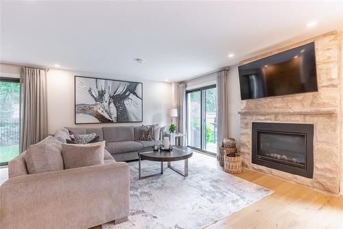 3410 Spruce Avenue, Burlington, ON - Indoor Photo Showing Living Room With Fireplace