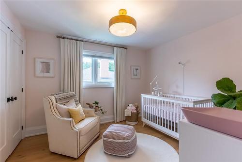 3410 Spruce Avenue, Burlington, ON - Indoor Photo Showing Bedroom