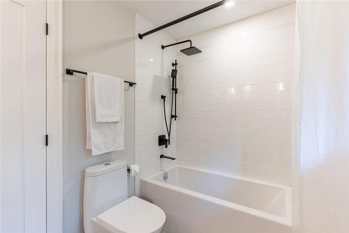 3410 Spruce Avenue, Burlington, ON - Indoor Photo Showing Bathroom