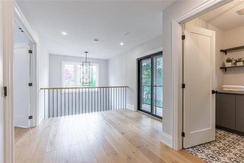 3410 Spruce Avenue, Burlington, ON - Indoor Photo Showing Other Room