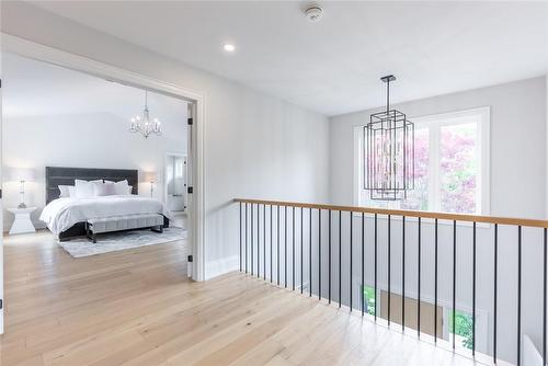 3410 Spruce Avenue, Burlington, ON - Indoor Photo Showing Bedroom