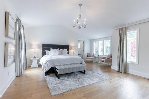 3410 Spruce Avenue, Burlington, ON - Indoor Photo Showing Bedroom