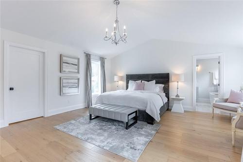 3410 Spruce Avenue, Burlington, ON - Indoor Photo Showing Bedroom