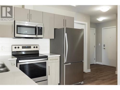 3409 28 Avenue Unit# 417, Vernon, BC - Indoor Photo Showing Kitchen With Stainless Steel Kitchen