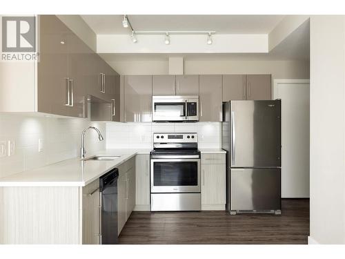 3409 28 Avenue Unit# 417, Vernon, BC - Indoor Photo Showing Kitchen With Stainless Steel Kitchen With Upgraded Kitchen