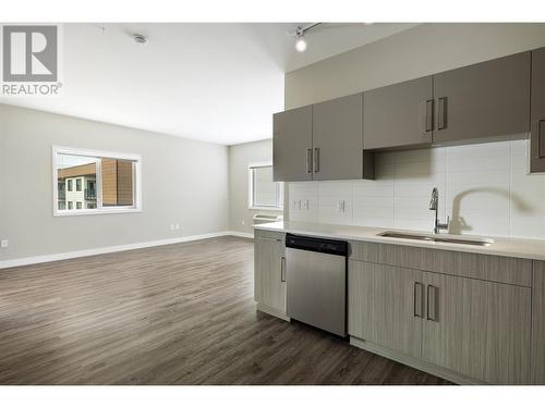 3409 28 Avenue Unit# 417, Vernon, BC - Indoor Photo Showing Kitchen With Double Sink