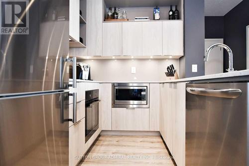 713 - 200 Sackville Street, Toronto (Regent Park), ON - Indoor Photo Showing Kitchen With Upgraded Kitchen