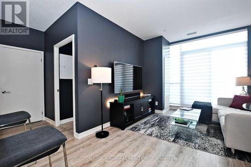 713 - 200 Sackville Street, Toronto (Regent Park), ON - Indoor Photo Showing Living Room