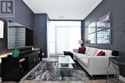 713 - 200 Sackville Street, Toronto (Regent Park), ON - Indoor Photo Showing Living Room