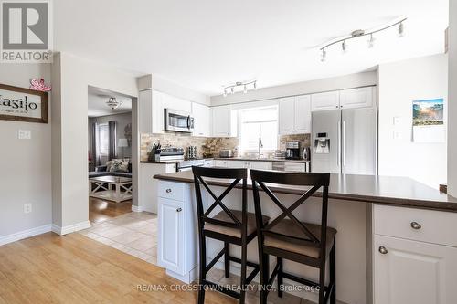 32 Brown Wood Drive, Barrie (Little Lake), ON - Indoor Photo Showing Kitchen