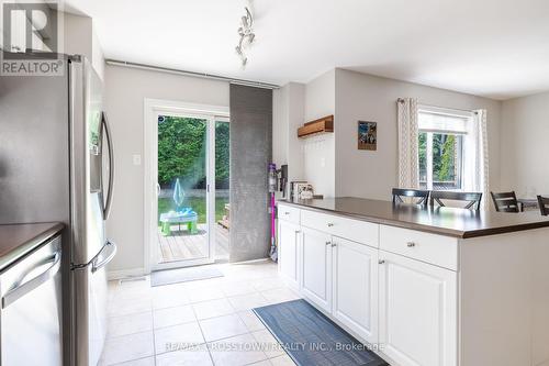 32 Brown Wood Drive, Barrie (Little Lake), ON - Indoor Photo Showing Kitchen