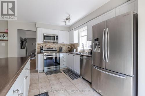 32 Brown Wood Drive, Barrie (Little Lake), ON - Indoor Photo Showing Kitchen