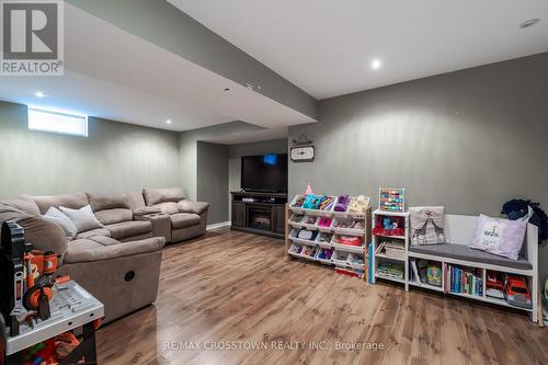 32 Brown Wood Drive, Barrie (Little Lake), ON - Indoor