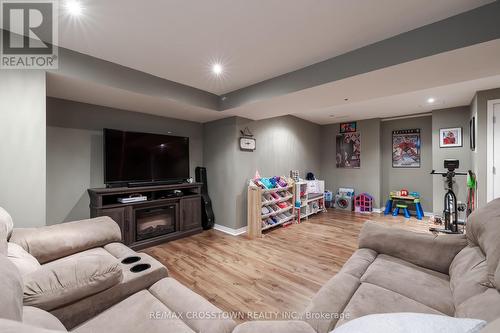 32 Brown Wood Drive, Barrie (Little Lake), ON - Indoor