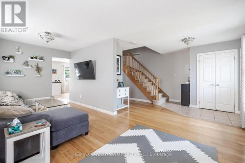 32 Brown Wood Drive, Barrie (Little Lake), ON - Indoor Photo Showing Living Room