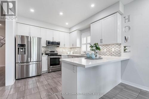 259 Chelsea Crescent, Bradford West Gwillimbury (Bradford), ON - Indoor Photo Showing Kitchen With Stainless Steel Kitchen With Upgraded Kitchen