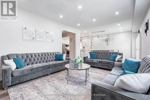 259 Chelsea Crescent, Bradford West Gwillimbury (Bradford), ON - Indoor Photo Showing Living Room