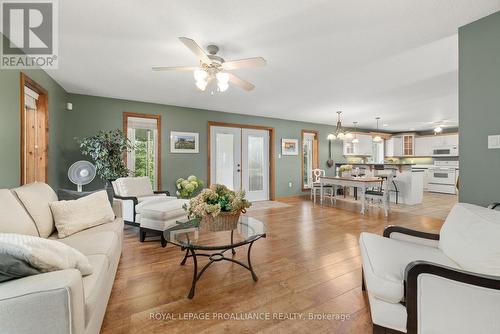 32 Pierce Road, Prince Edward County (Bloomfield), ON - Indoor Photo Showing Living Room