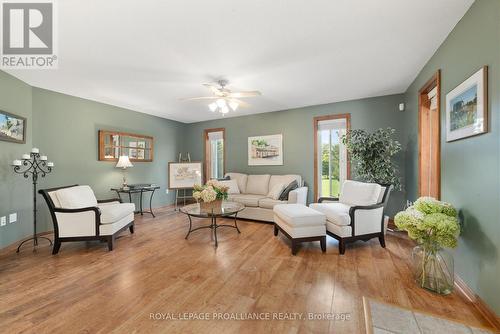 32 Pierce Road, Prince Edward County (Bloomfield), ON - Indoor Photo Showing Living Room