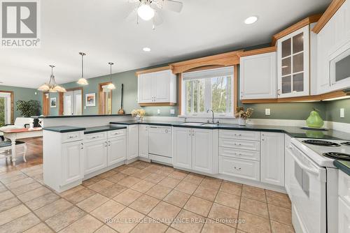 32 Pierce Road, Prince Edward County (Bloomfield), ON - Indoor Photo Showing Kitchen With Upgraded Kitchen