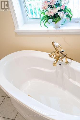 32 Pierce Road, Prince Edward County (Bloomfield), ON - Indoor Photo Showing Bathroom